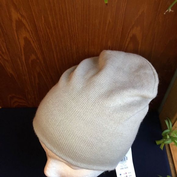 NWT Only winter hat - Picture 3 of 5